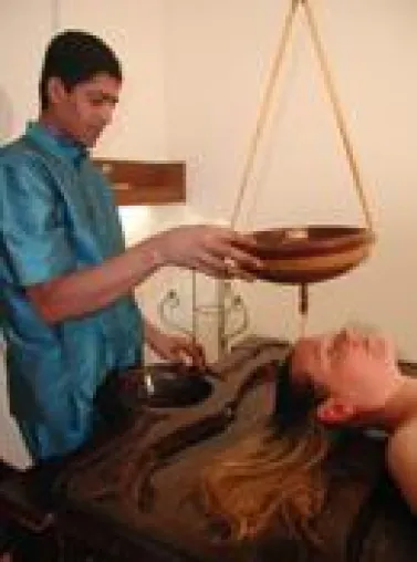 Ayurveda Therapie in Bad Rappenau Stressfrei mit Stirnölgüssen Bild: Ayurveda Therapie in Bad Rappenau Stressfrei mit Stirnölgüssen