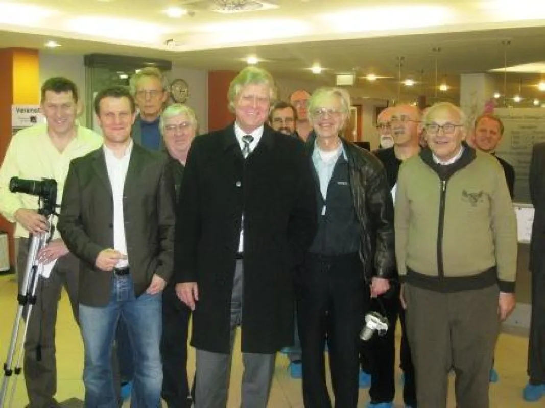 v.l. Oliver Oswald, Betriebsleiter Chiemgau Thermen, Otmar Steßl, Vorstand Gesundheitswelt Chiemgau und Mitglieder Österreichischer Bäderverband
