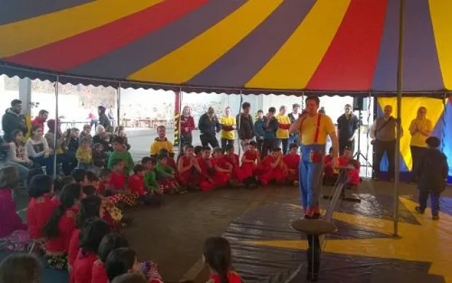 Projekt „Strahlende Kinderaugen“ in Mannheim - CAIRO AG sponsert Zirkusvorstellung für Flüchtlingskinder und Bild: Projekt „Strahlende Kinderaugen“ in Mannheim - CAIRO AG sponsert Zirkusvorstellung für Flüchtlingskinder und