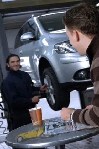 Delticom: Vor dem Reifenwechsel Preise vergleichen Bild: Delticom: Vor dem Reifenwechsel Preise vergleichen