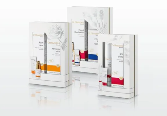 Dreiklang zur Weihnachtszeit mit attraktiven Geschenksets von Dr.Hauschka Kosmetik Bild: Dreiklang zur Weihnachtszeit mit attraktiven Geschenksets von Dr.Hauschka Kosmetik
