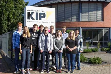 Bild: KIP stellt fünf neue Auszubildende ein