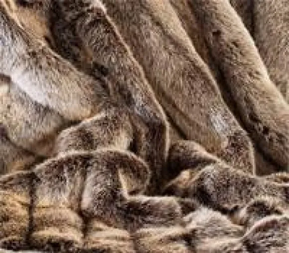 Bild: Die ESKIMO Decken von 1001hochzeitstische.de für einen kuscheligen Winter