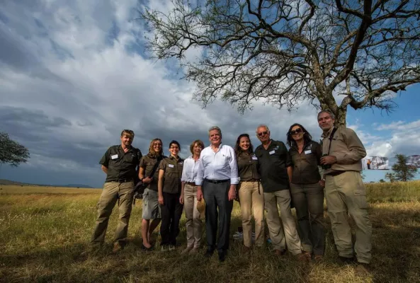 Bild: Hoher Besuch für das ZGF-Team: Bundespräsident Joachim Gauck besucht den Serengeti Nationalpark