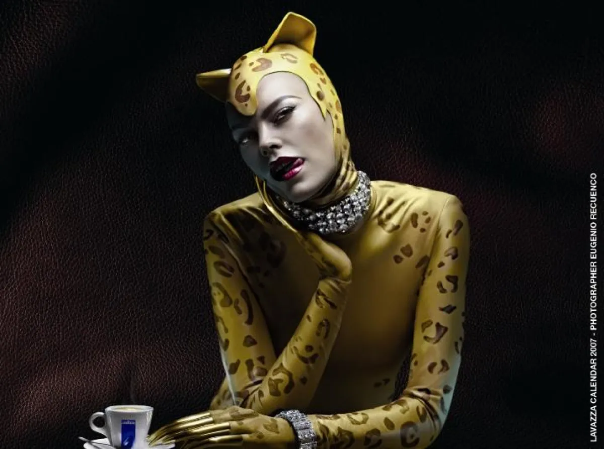 Neben dem Diamantensammeln ist Espressotrinken eine glühende Leidenschaft von Cover-Girl Pussycat