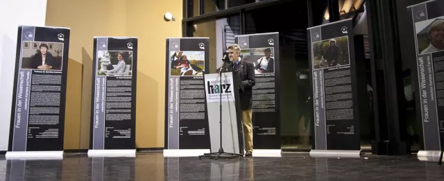 Ausstellung "Frauen in der Wissenschaft – Zwischen Karriere und Familie" an der Hochschule Harz Bild: Ausstellung "Frauen in der Wissenschaft – Zwischen Karriere und Familie" an der Hochschule Harz