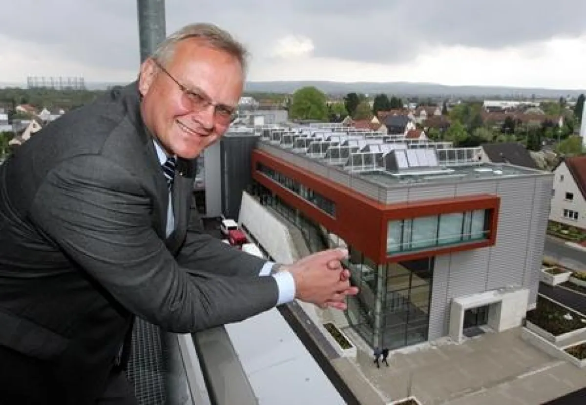 Blickt auf ein erfolgreiches Geschäftsjahr zurück: Dirk U. Hindrichs, geschäftsführender und persönlich haftender Gesellschafter der Schüco International KG. Das Unternehmen setzte 2007 rund 1,8 Mrd. 