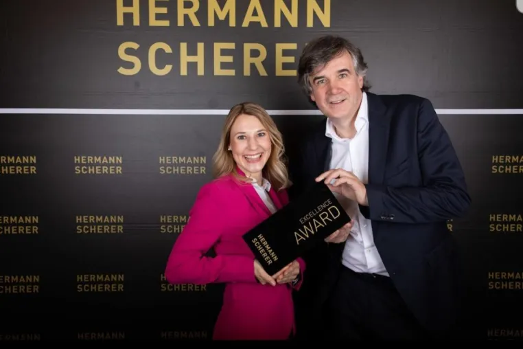 Bild: In 300 Sekunden zum Weltrekord- Frankfurterin tritt beim weltweit größten Speaker Slam an