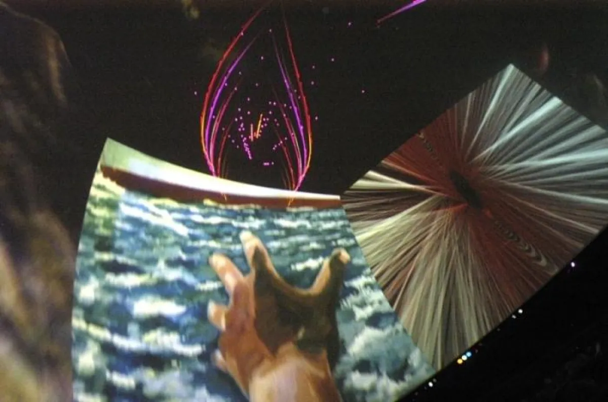 Ansicht aus der außergewöhnlichen Kuppelinszenierung. TRIP fester Bestandteil des Programms im Planetarium Hamburg.