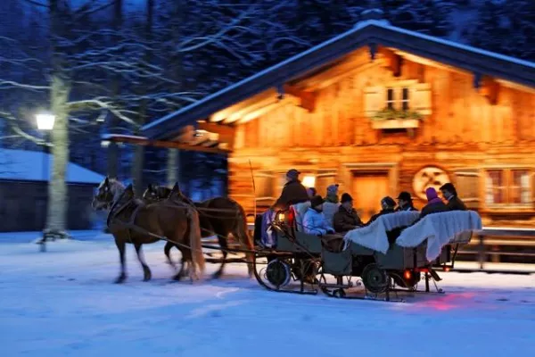 Bild: Adventsmarkt, Krippenkunst & Rockweihnacht - Vorweihnachtszeit im Tegernseer Tal