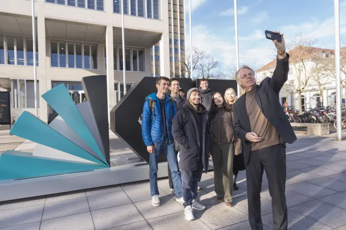 Neuer KIT-Foto-Point am Campus Süd Bild: Neuer KIT-Foto-Point am Campus Süd