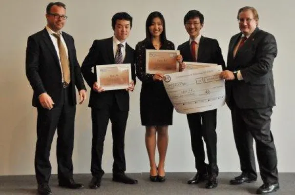 Bild: Team der ISF Internationale Schule Frankfurt gewinnt Businessplan-Wettbewerb des American-German Business Club