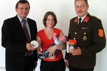 Jedem Neugeborenen in Gloggnitz (Ö) einen Rauchmelder Bild: Jedem Neugeborenen in Gloggnitz (Ö) einen Rauchmelder