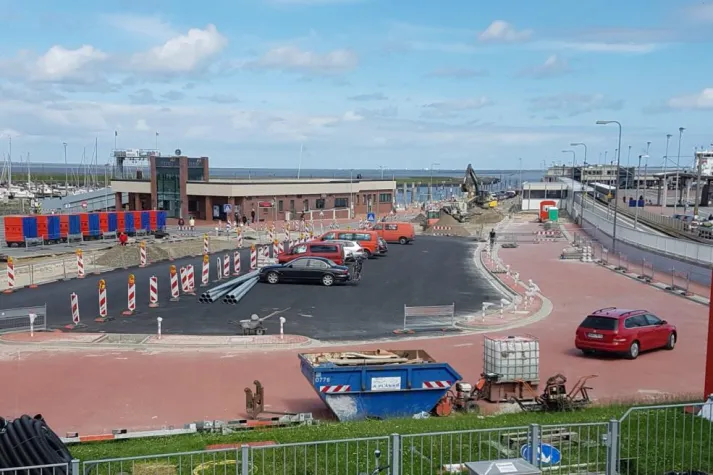 Bild: Westhafen Norddeich: Gute Fortschritte auf der Baustelle