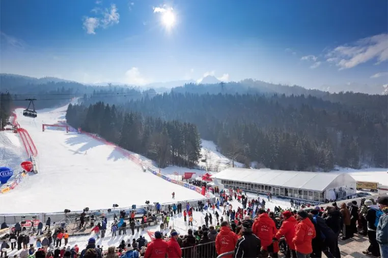Bild: Winterliches Ambiente mit Ausblick
