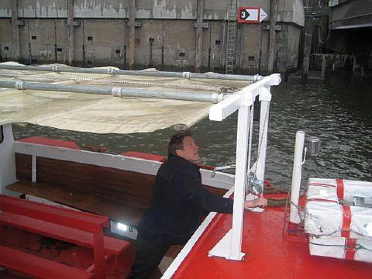 Die Persenning kann sekundenschnell geöffnet werden.