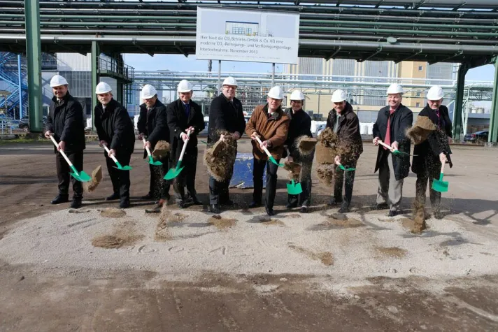 Spatenstiche für Kohlendioxid-Produktionsanlagen Bild: Spatenstiche für Kohlendioxid-Produktionsanlagen