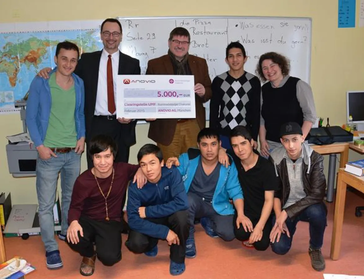 Bernd Ottens, Anovio AG, bei der persönlichen Übergabe