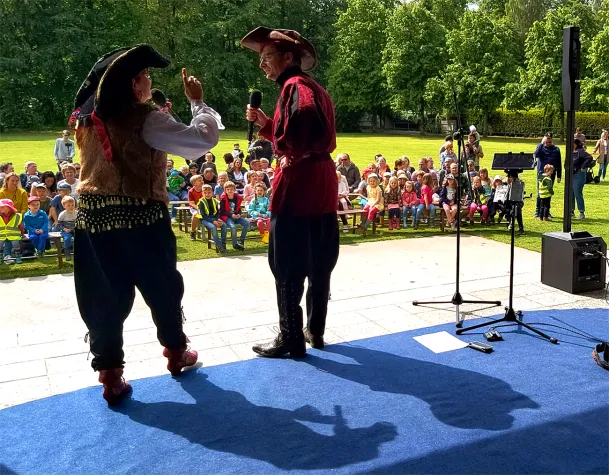 Gelungener Kindertag mit zünftiger Piratenshow Bild: Gelungener Kindertag mit zünftiger Piratenshow