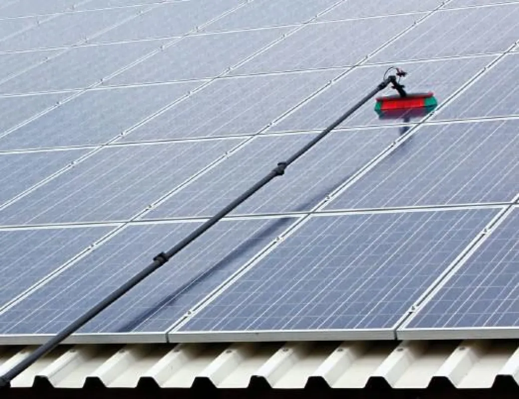 Solaranlagen- und Photovoltaik-Reiniger