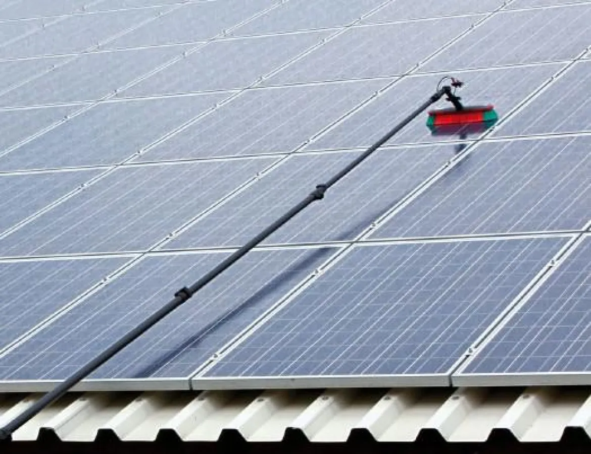 Solaranlagen- und Photovoltaik-Reiniger