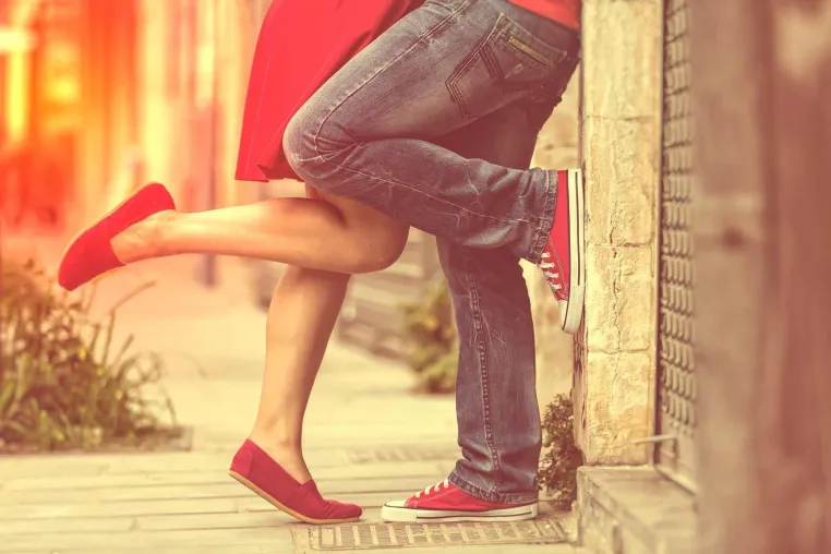 Bild: Schuhe in Übergrösse für Damen und Herren jetzt bei Schuhplus bestellen
