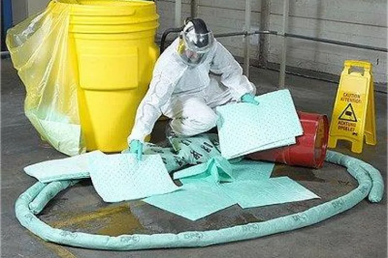Ölbindemittel für Industrie, Marine, Werkstätten, Tankstellen etc. aus Polypropylen Bild: Ölbindemittel für Industrie, Marine, Werkstätten, Tankstellen etc. aus Polypropylen