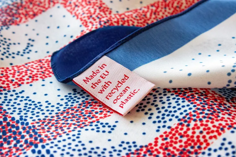 Bild: Geschenke nachhaltig verpacken: Peter Schmidt Group verbindet japanische Furoshiki-Kultur mit Upcycling