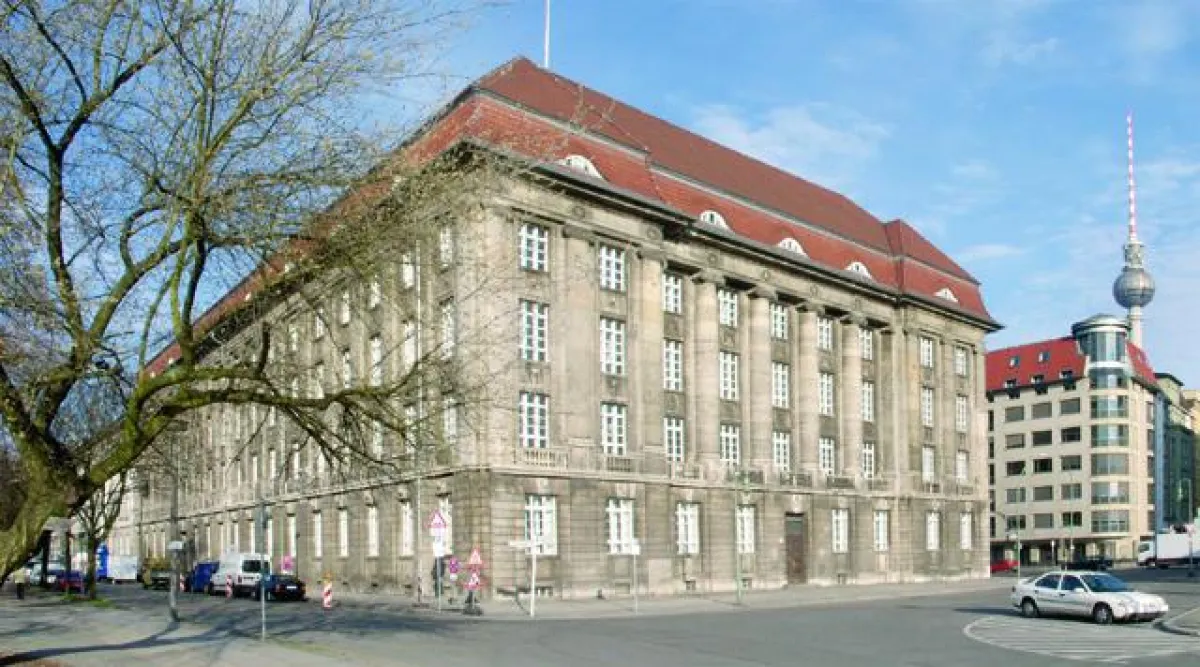 Höhere Handelsschule - Außenansicht