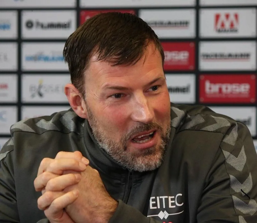 (Foto: hl-studios, Erlangen): HCE - Trainer Robert Andersson: Dormagen ist kein leichter Gegner