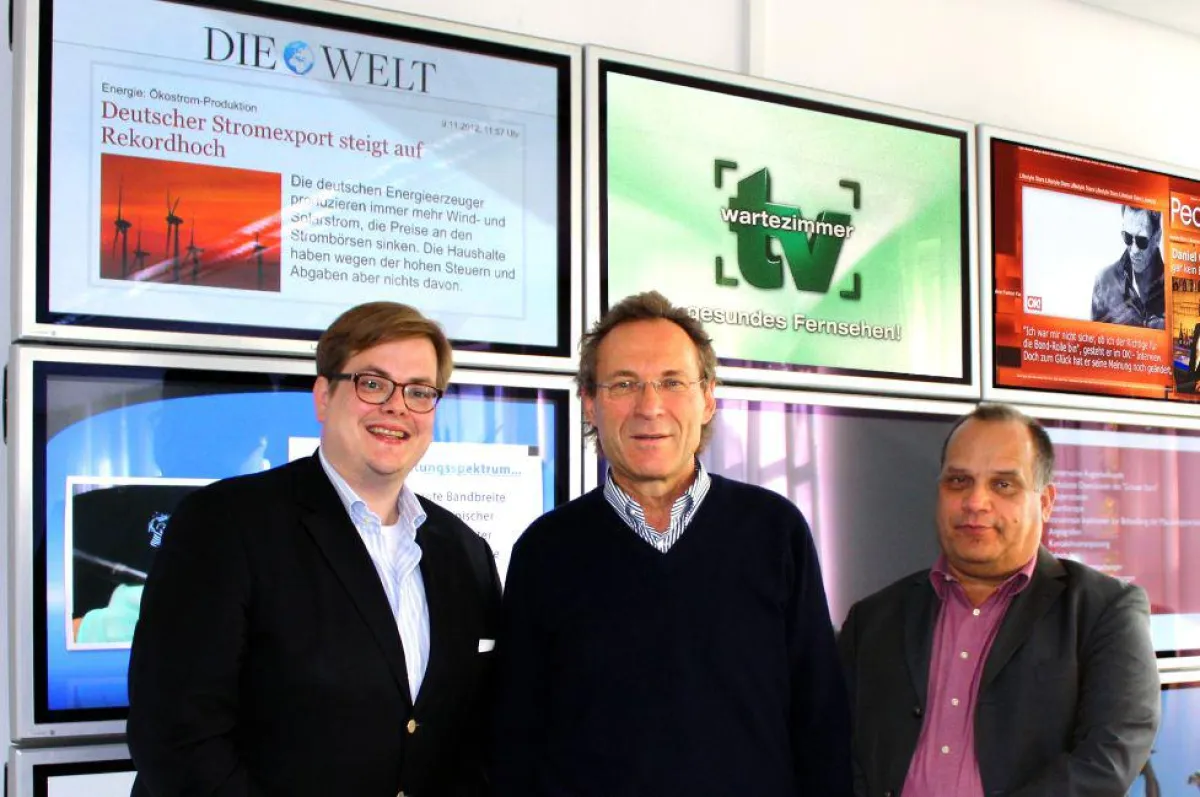 Dr. Johannes Weingart (Mitte) bei TV-Wartezimmer