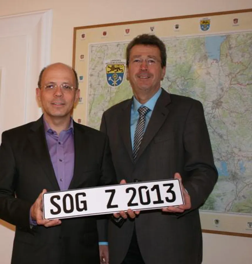 Freude beim Bgm Karl-Heinz Gerbl, Landrat Dr. Friedrich Zeller macht den Weg frei für SOG
