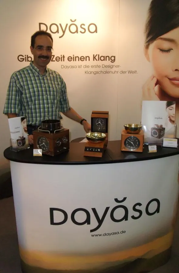 Dayasa-Klangschalenuhren auf der Harmony World