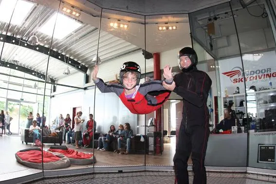 Familientipp für die Herbstferien: Fliegen im Indoor Skydiving in Bottrop Bild: Familientipp für die Herbstferien: Fliegen im Indoor Skydiving in Bottrop