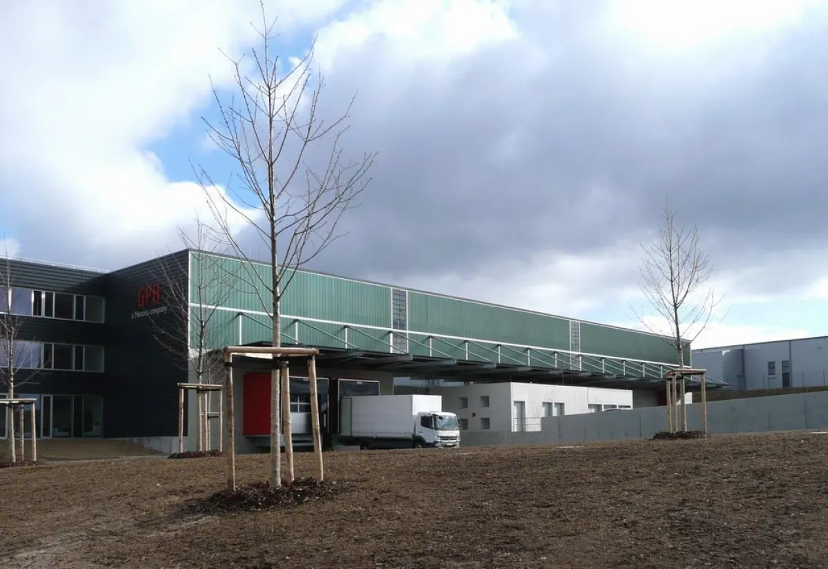 Neuer Sitz der Nexans Power Accessories Germany ist diese Neubauhalle in der Ferdinand-Porsche-Straße in Hof.