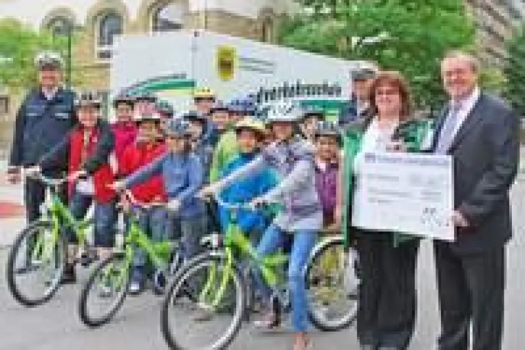 Bild: Sicher unterwegs im Straßenverkehr: Volksbank Ludwigsburg unterstützt Jugendverkehrsschule