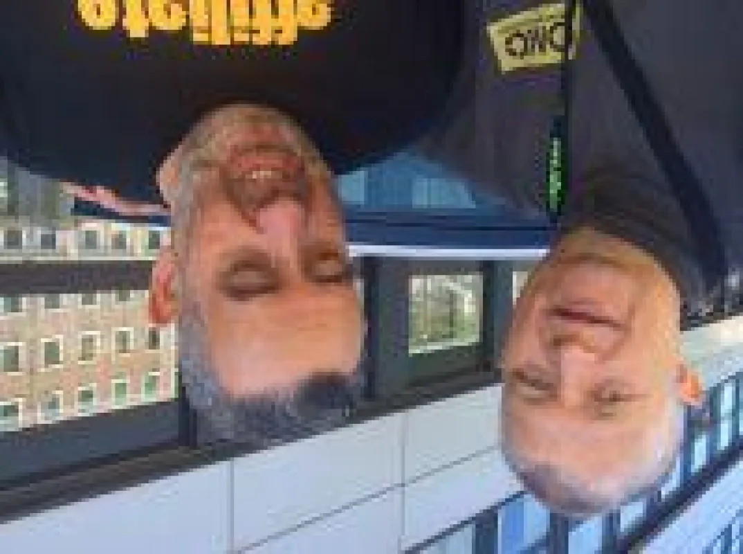 Joschi Haunsperger mit Ralf Schmitz, dem Low-Cost-Weltenbummler