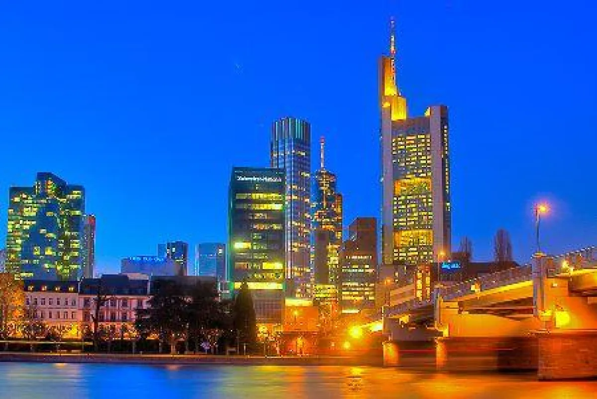 Edmund Bugdoll: Frankfurter Skyline in HDR-Technik