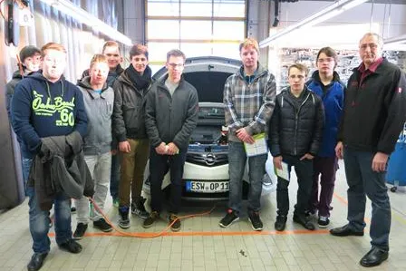 Bild: Ein Ausflug in die Arbeitswelt eines erfolgreichen Autohauses