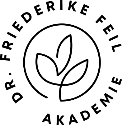 Bild: Dr. Friederike Feil präsentiert die innovative 17-Tage-Darmkur