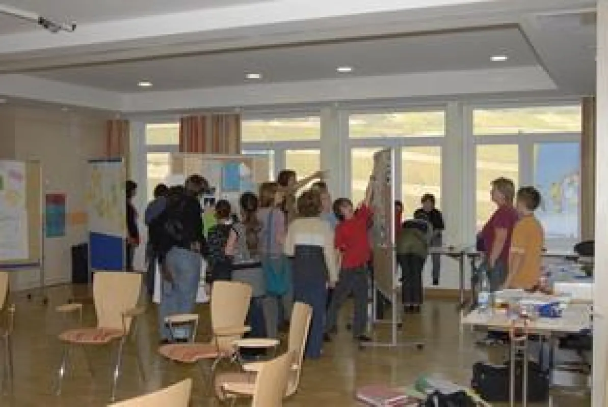 Abschlussausstellung der Englisch-Herbstferienkurse in der Bingerbrücker Jugendherberge