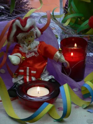 Helau und Alaaf - Närrische Kerzen-Dekos für Karneval Bild: Helau und Alaaf - Närrische Kerzen-Dekos für Karneval