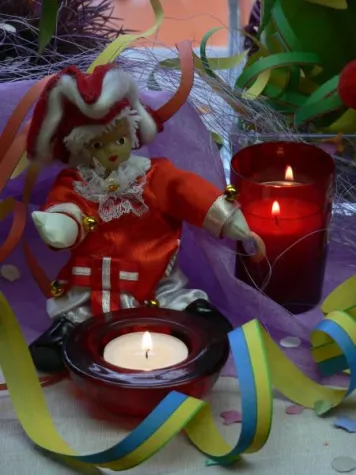 Bild: Helau und Alaaf - Närrische Kerzen-Dekos für Karneval