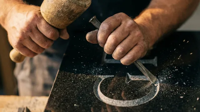 Bild: Expansion an der Stadtgrenze: Schugar Natursteine startet neuen Steinmetz-Service für Maintal
