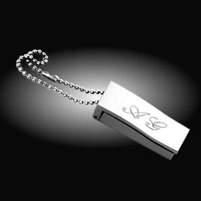 Bild: Kleine Geschenke erhalten die Freundschaft. Ein USB-Stick für alle Gelegenheiten - Trendstück 2011.