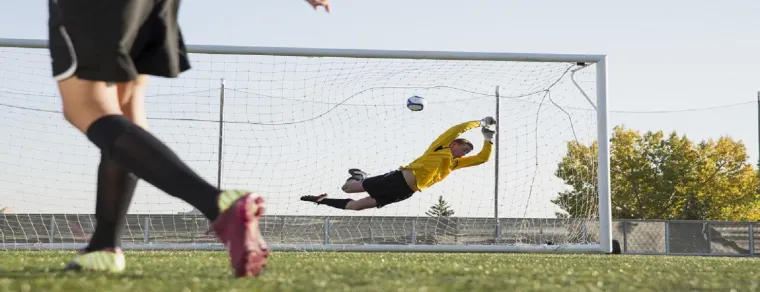 Bild: FUSSBALLTOR KAUFEN - MIT TORNETZ UND FUSSBALL ZUBEHÖR
