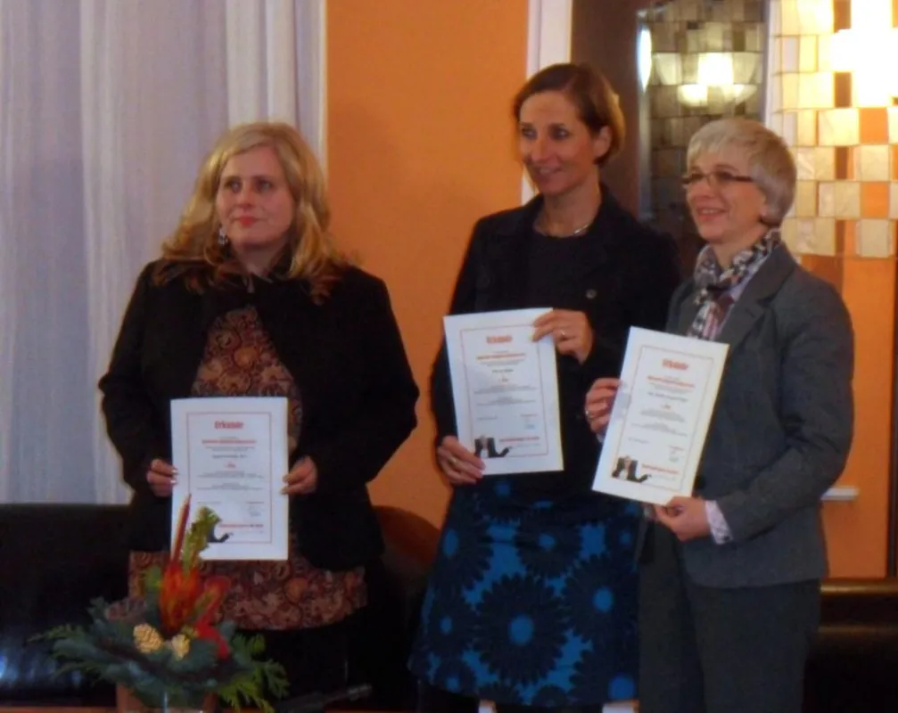 Die Preisträgerinnen v. re. n. lks: Isabell Schmidtke, Silke Van Ballaer, Susanne Rodeck