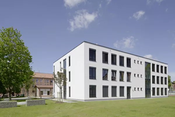 Bild: Gelungene Verbindung von Altem und Neuem – pbr AG hat Puschkinschule in Oschersleben saniert und erweitert