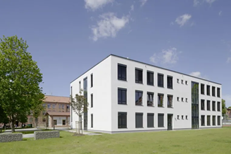 Bild: Gelungene Verbindung von Altem und Neuem – pbr AG hat Puschkinschule in Oschersleben saniert und erweitert