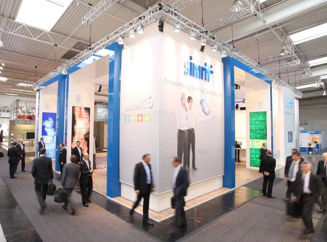 b&b betreute den Messestand von Simrit auf der Hannover Messe 2011 (Foto: b&b eventtechnik, frei zur Veröffentlichung bei Namensne